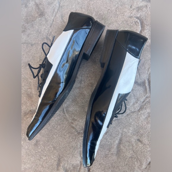 Stuart Weitzman Leman Bi-Colored Oxfords - Picture 8 of 12